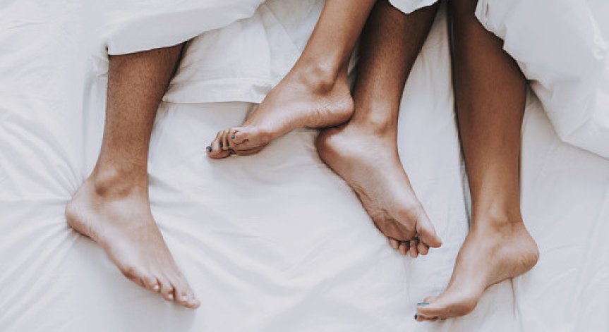 Как да подобрим връзката си чрез начина, по който спим