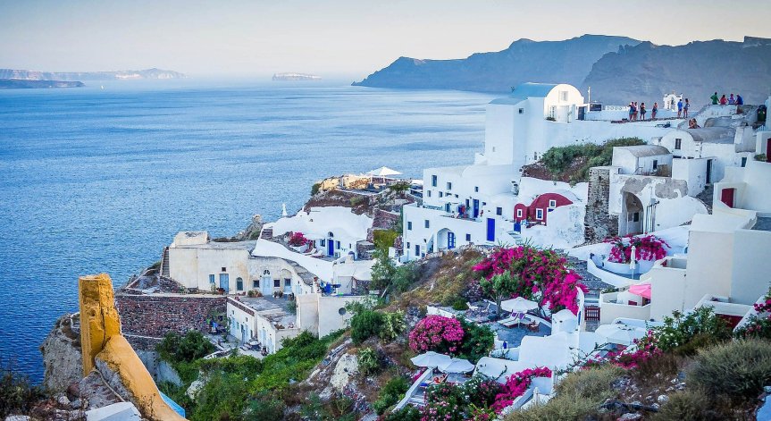 Десетки български туристи с резервации в Гърция рискуват да останат на улицата