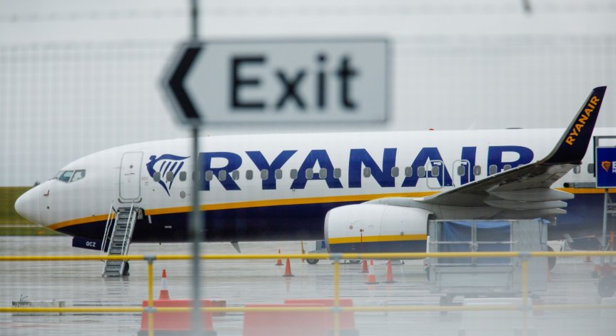 Ryanair съкращава капацитета си с 20% през септември и октомври