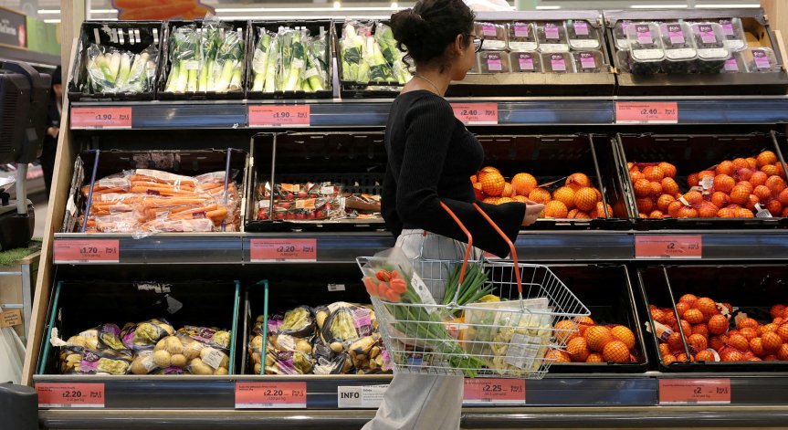 По примера на други балкански страни и гърците активно се включиха в протеста.