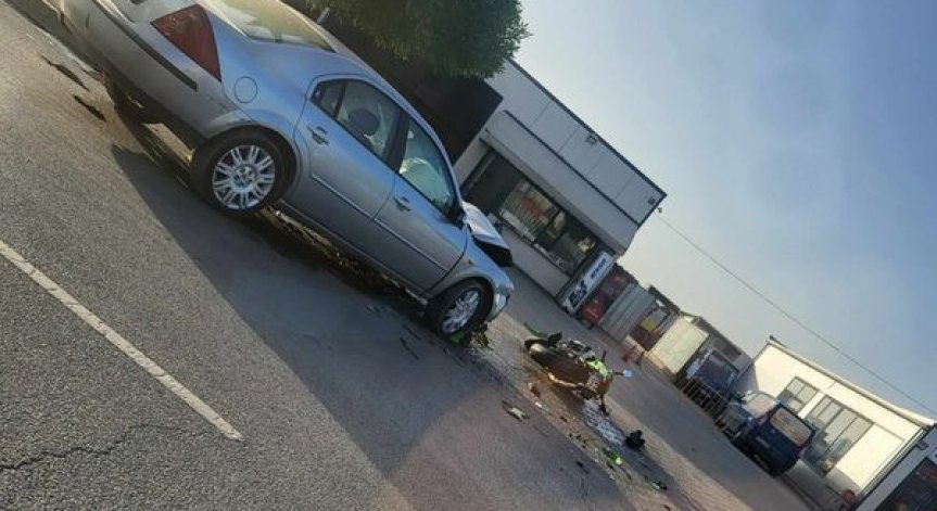 Кола блъсна моторист в София, откаран е в 