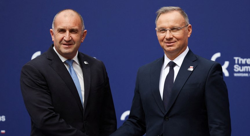 Дуда идва в България по покана на Румен Радев.