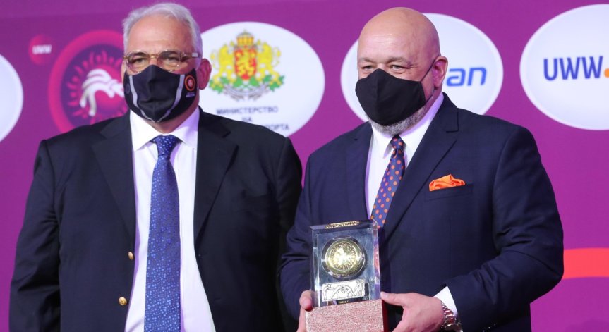 Министър Кралев и Ненад Лалович откриха олимпийската квалификация по борба в София