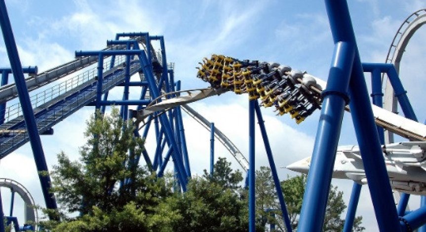 Увеселително влакче дерайлира в Стокхолм, един човек загина, има и ранени