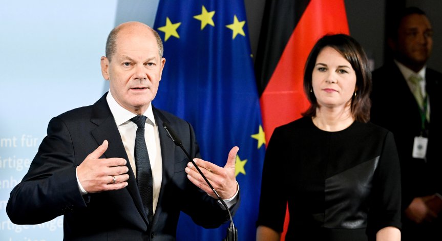 Захарова търси сметка на германски министър за думите му, че ЕС води война с Русия