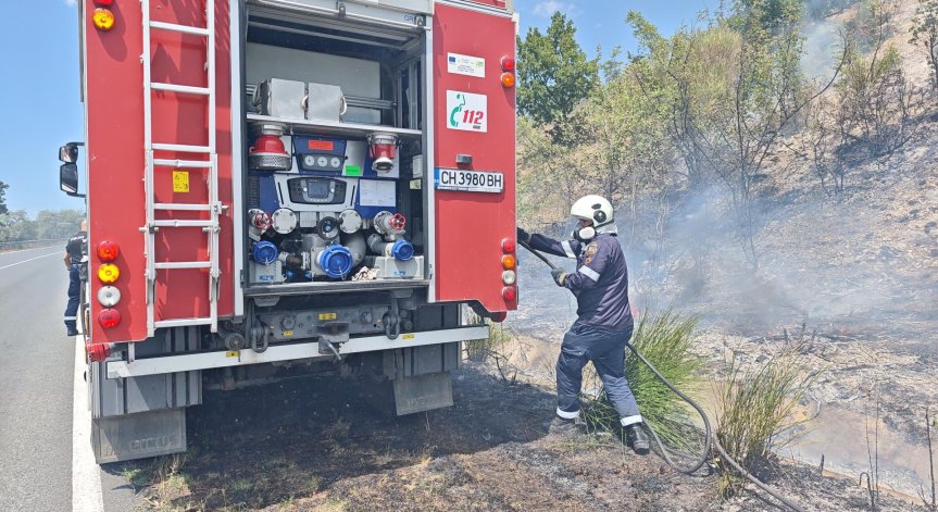 Загасено е и огнището и в местността Трънски обор.