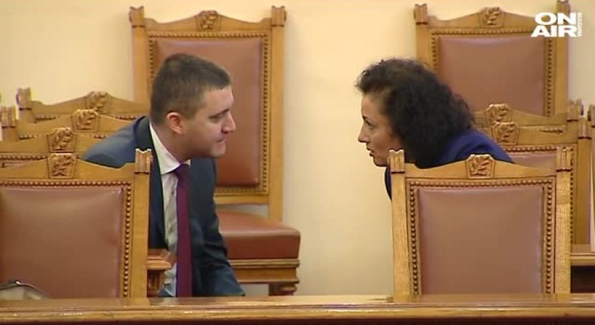 Цачева отстрани Кадиев заради джиповете на Танева