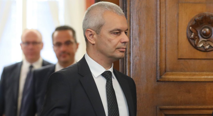 Костадинов с критичен поглед над Оръжията и човекът.