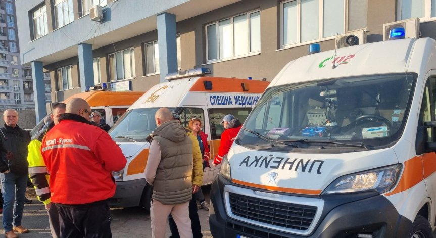 Риск от уволнения: Шофьори на линейки в Бургас протестират срещу наложени глоби