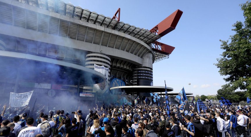 Събарят стадиона на 