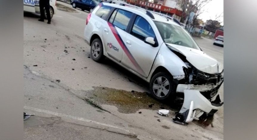 Лека кола блъсна странично линейка във Видин