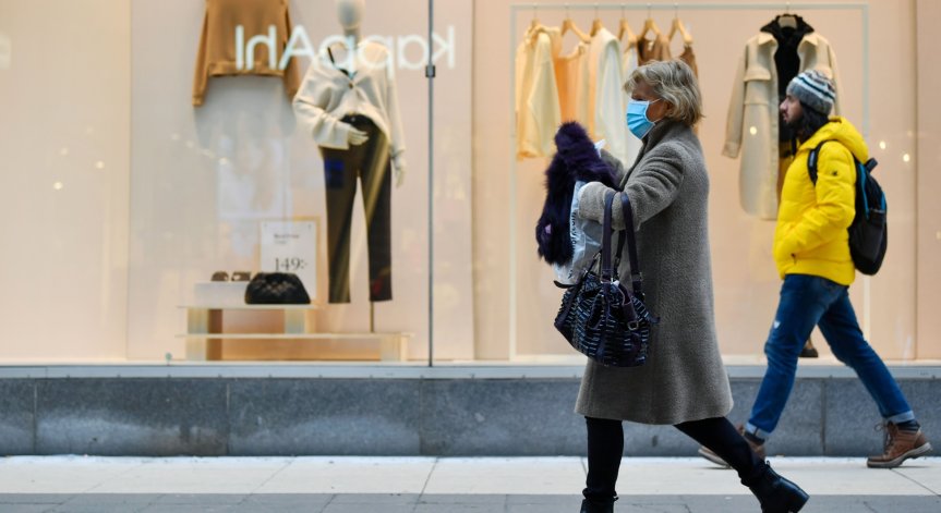 Швеция с по-строги ограничения, призова служителите да работят от вкъщи