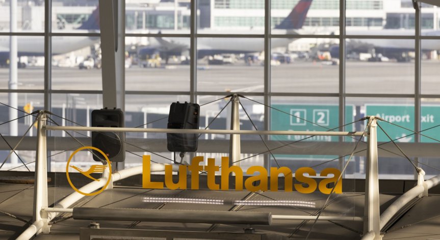 Lufthansa на крачка от въвеждането на задължителна ваксинация за екипажите