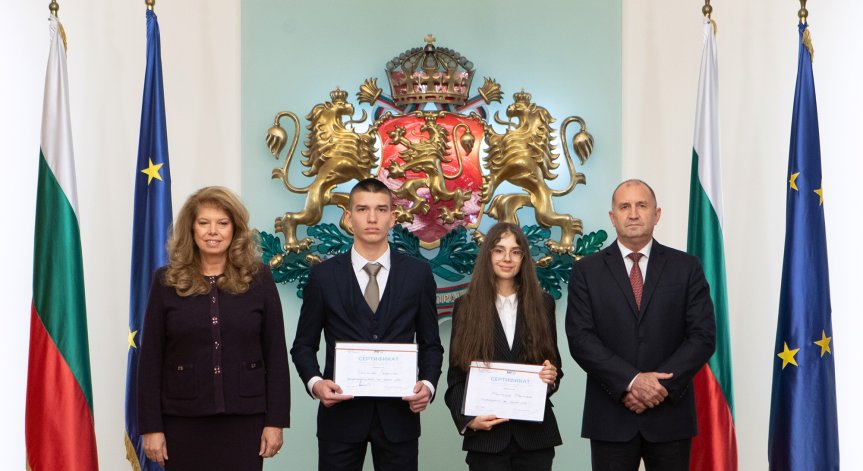 Радев към младежи: Не е важно да знаеш накъде бягаш, а от кого бягаш