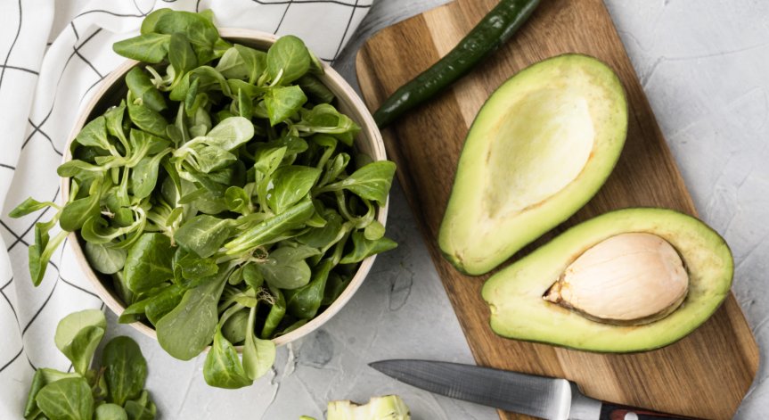 За салатата от спанак е важен дресингът.