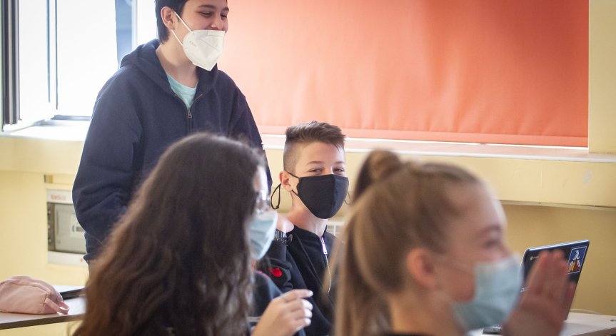 Връщат се в училище децата от 5, 10 и 11 клас