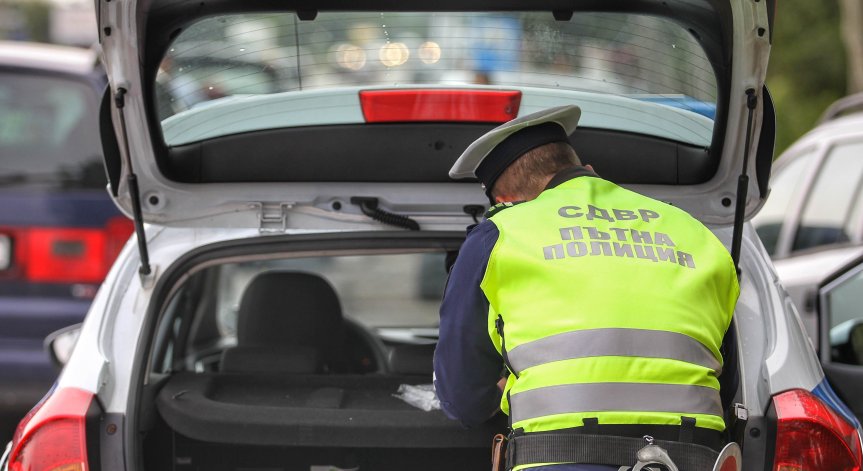 Извършен е контрол на 18 370  водачи и пътници.