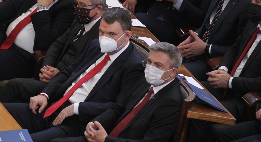 Депутатите решават окончателно дали да премахнат 