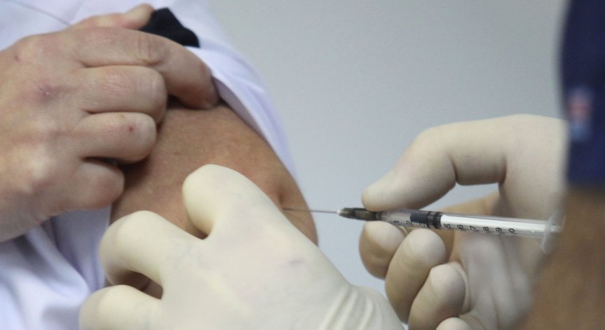 Израел: Ваксините предпазват едва 3 месеца от заразяване и тежко протичане