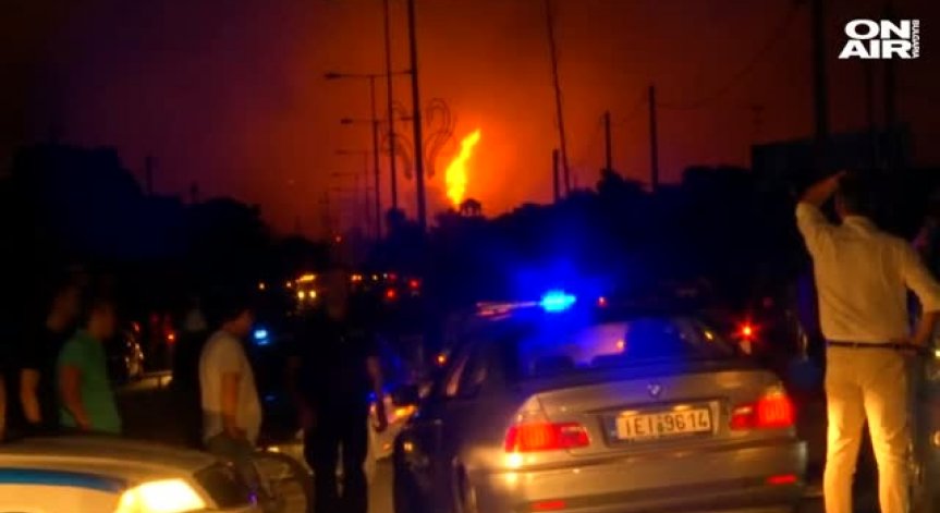 Огнен ад в Гърция! Евакуация в Атина, премиерът Ципрас призова ЕС за помощ