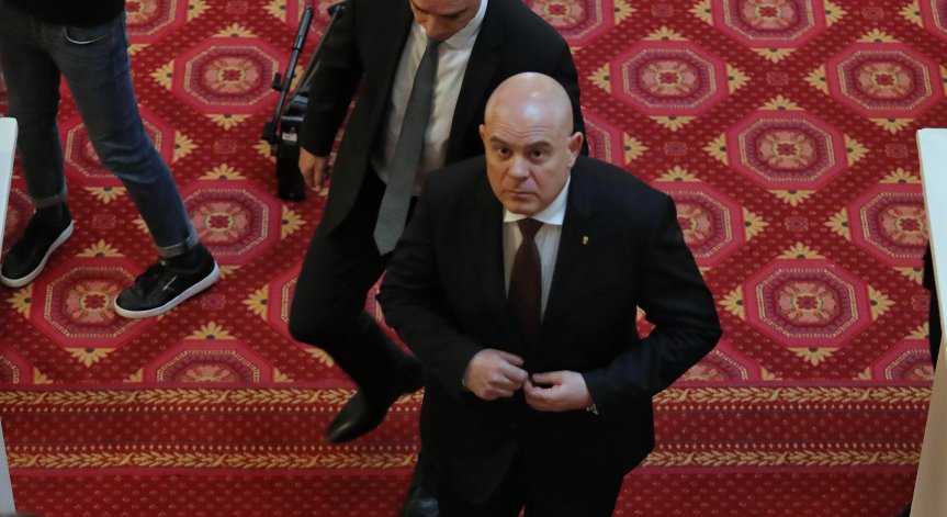 Окончателно! Наказателен съдия ще разследва главния прокурор