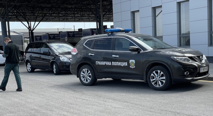 Задържаха за 72 часа сърбина, превозвал мигранти у нас