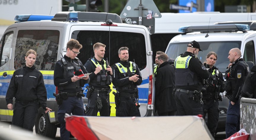 Заподозряният е задържан.