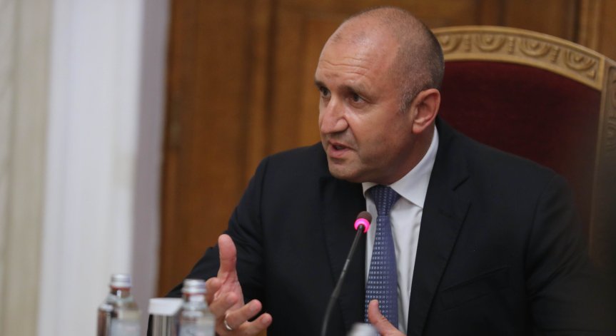 Президентът свиква консултации.