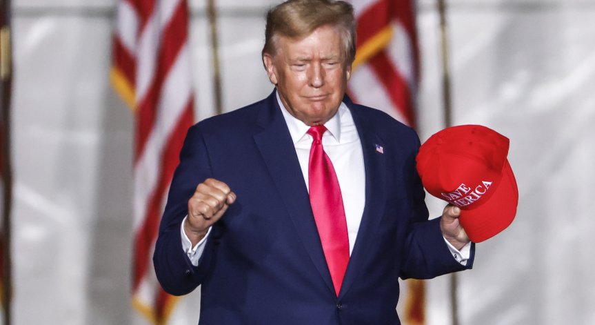 Доналд Тръмп иска независима експертиза, отрича да е изнасял секретни документи