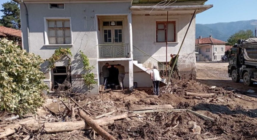 Комисията по бедствия и аварии оценява щетите в карловските села