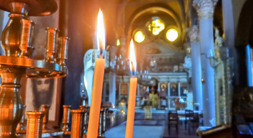 Свети Теодор проявявал голямо милосърдие към бедни, болни, изоставени.