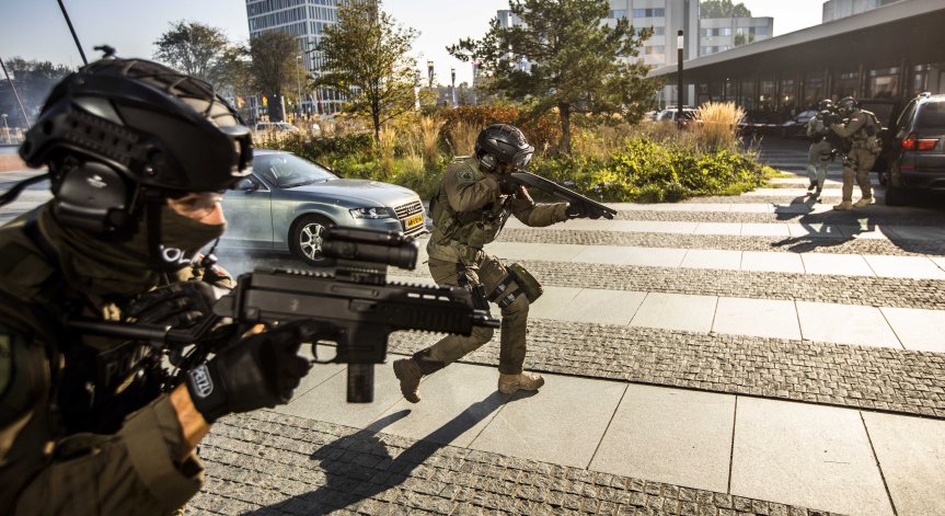 Европол удари една от най-опасните престъпни мрежи в ЕС, 44-ма са задържани в 10 държави