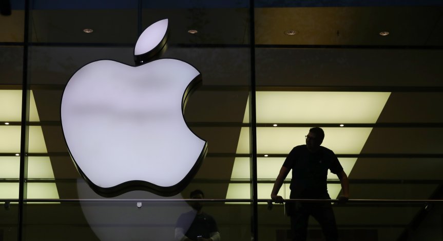Разследват Apple след жалби за антиконкурентни практики 