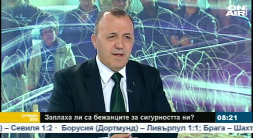 Ген. Ралчев: България и Европа не могат да спрат бежанците!