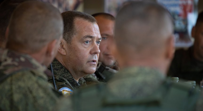 Медведев: Европа се кастрира и се превърна в истински враг на Москва