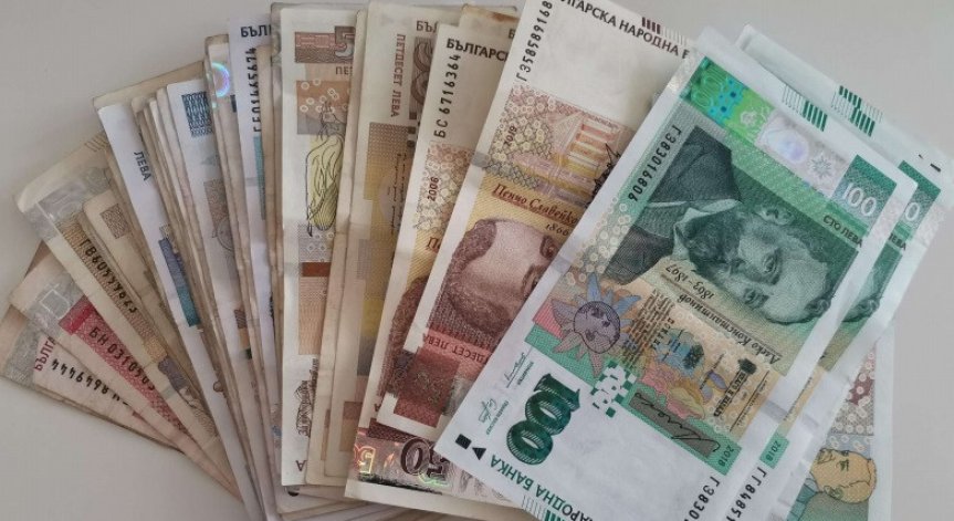 КЗП масово глобява фирми за бързи кредити: Надписват сметки с незаконосъобразни клаузи