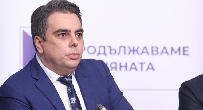 Василев: Изпълнението на бюджета e по план, не очакваме проблеми с приходната част