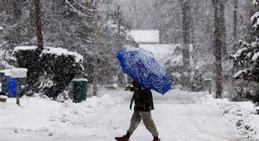 Зимната буря е причинена от обширния арктически фронт.