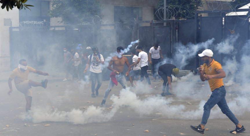 Най-малко 45 души са пострадали при поредните сблъсъци в Бейрут