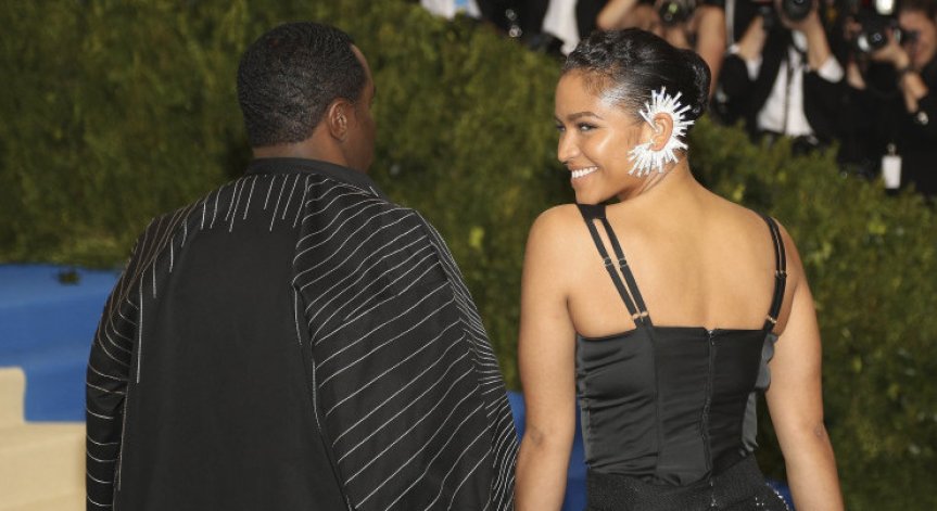 Комбс не се признава за виновен по обвинения.