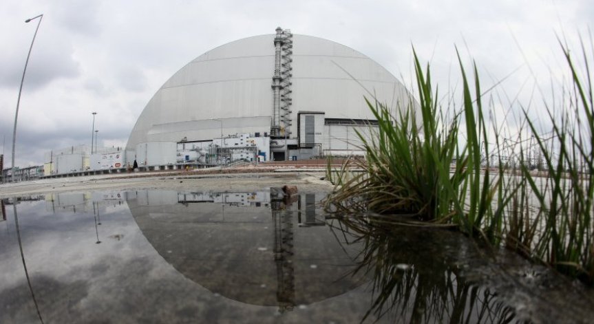 Руски удар спря захранването за АЕЦ 