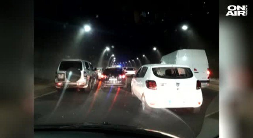 Лека катастрофа блокира движението в тунел 