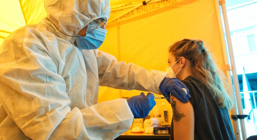 Ваксинираните в чужбина българи могат да си поставят бустерна доза у нас