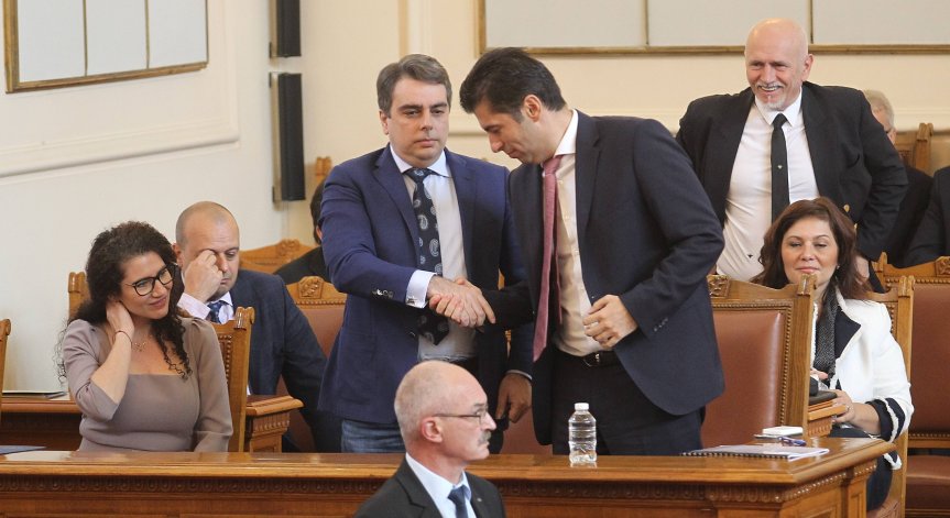 Делян Добрев: До деня на вота може да напазаруват още депутати и да не мине