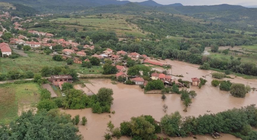 Има опасност от зарази след наводненията в Карловско, описват щетите