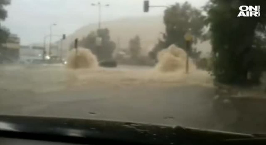 Опасно време и порои в Гърция, обявиха червен код за района на Солун