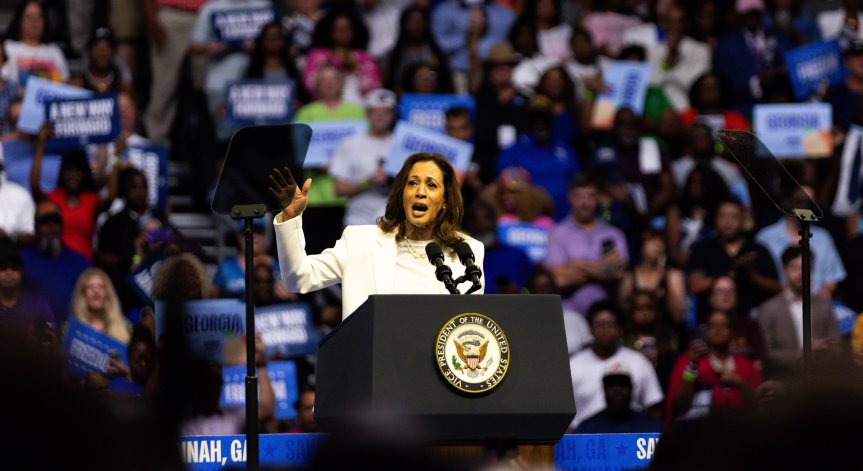 Харис отново упрекна Тръмп.