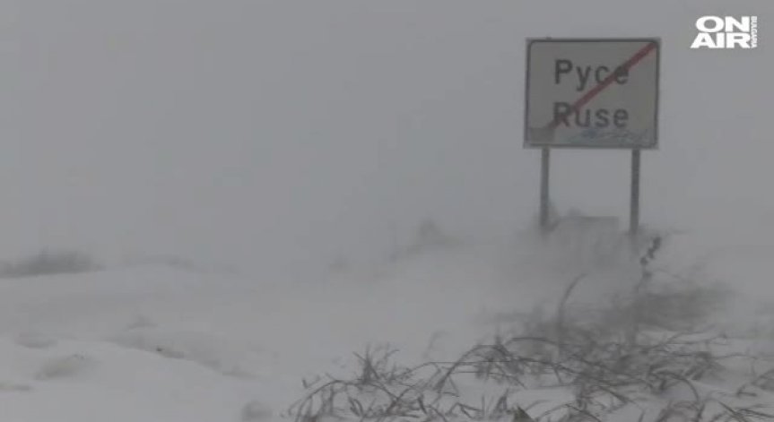 Тежката зима затвори 940 училища в страната