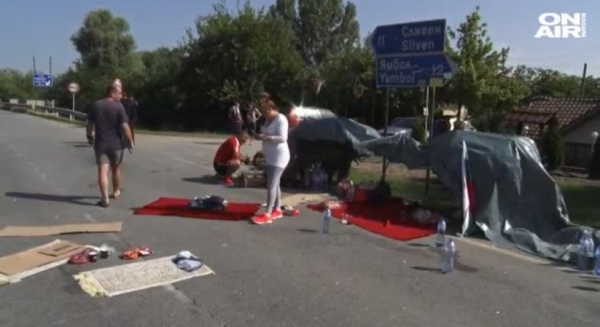 Блокада и сблъсъци в Крушаре заради чумата по свинете