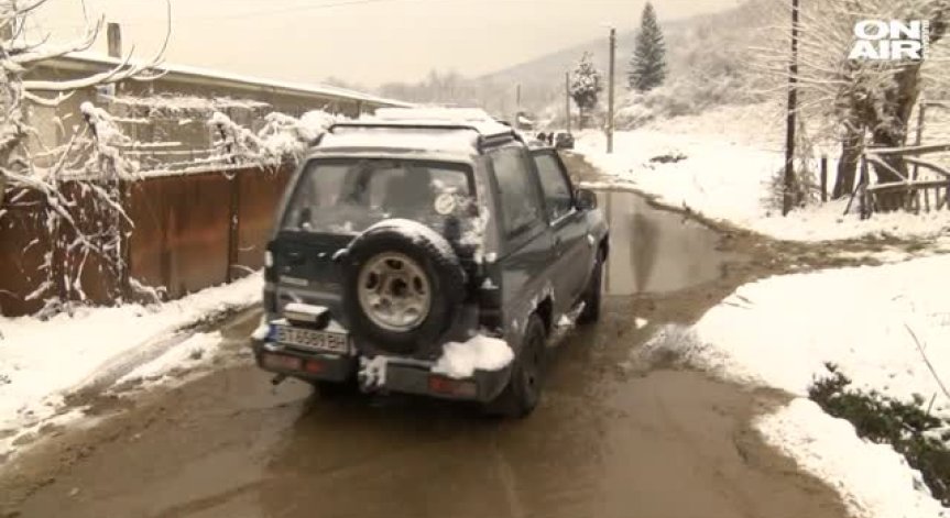 Уникален скален манастир и 100 жители на Велико Търново - откъснати от света с години
